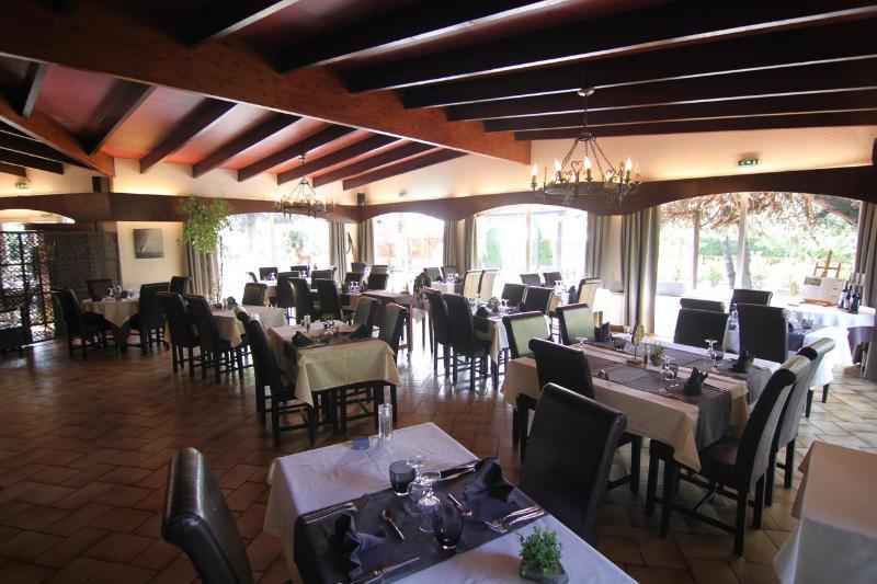 Logis Hotel-Restaurant Spa Le Lac Embrun Exterior foto